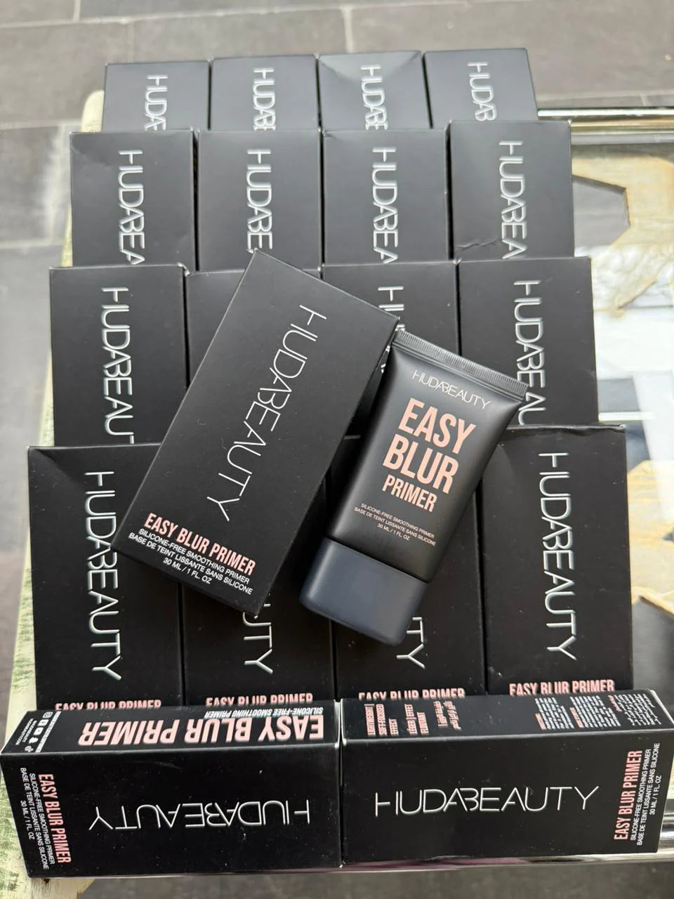 HUDA BEAUTY EASY BLUR SILICONE-FREE SMOOTHING PRIMER - 30ML