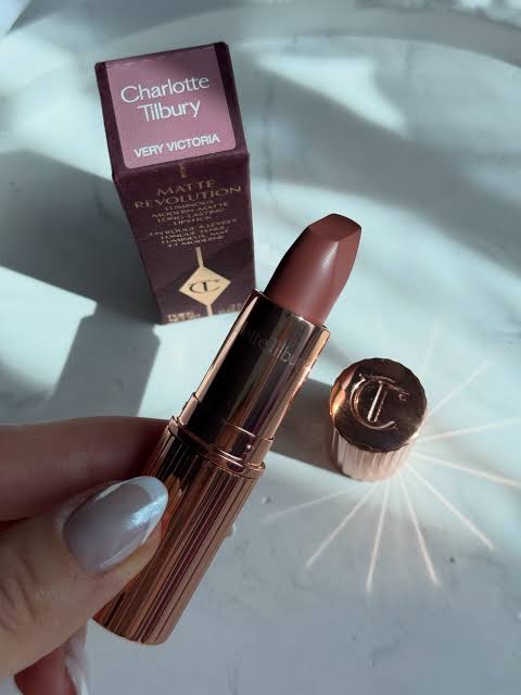 Charlotte Tilbury Matte Revolution Lipstick -Very Victoria